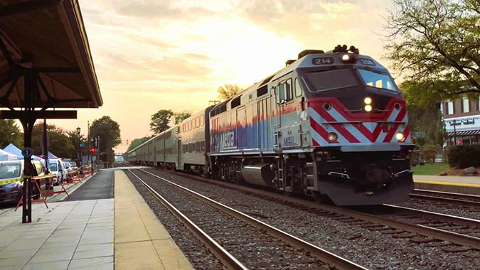Metra operates on BNSF’s line at the Hinsdale, Illinois station. Metra operates on BNSF’s line at the Hinsdale, Illinois station.